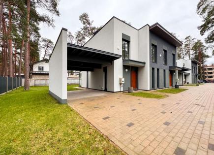 Casa adosada para 630 000 euro en Dzintari, Letonia