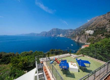 Villa for 2 200 000 euro in Italy