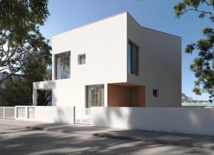 Flat for 530 000 euro in Larnaca, Cyprus
