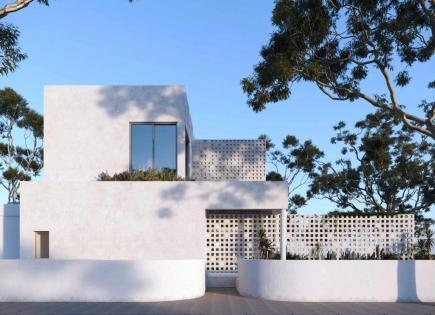 Flat for 655 000 euro in Larnaca, Cyprus