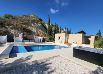 House for 925 000 euro in Paphos, Cyprus