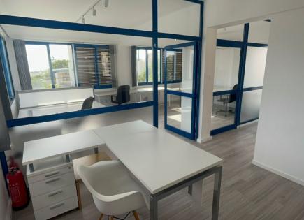 Office for 1 500 euro per month in Agios Theodoros, Cyprus