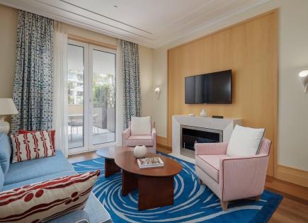 Flat for 1 570 000 euro in Tivat, Montenegro