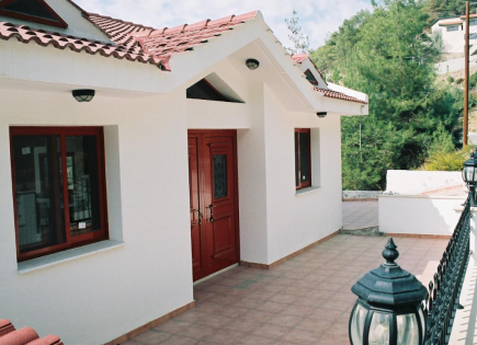 House for 390 000 euro in Moniatis, Cyprus