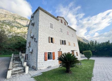 Flat for 299 000 euro in Dobrota, Montenegro