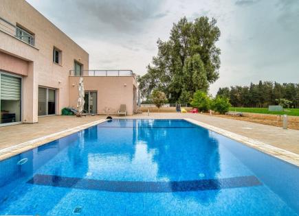 Villa for 1 100 000 euro in Paphos, Cyprus