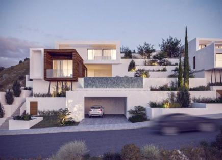 Villa for 1 600 000 euro in Paphos, Cyprus