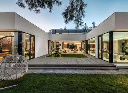 Villa for 4 100 000 euro in Limassol, Cyprus