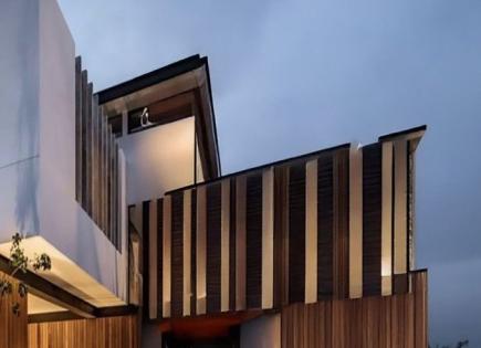 Commercial property for 1 100 000 euro in Paphos, Cyprus