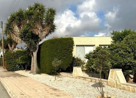 Bungalow for 450 000 euro in Paphos, Cyprus
