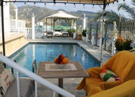 Bungalow for 550 000 euro in Paphos, Cyprus