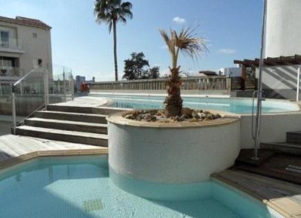 Apartment for 450 000 euro in Larnaca, Cyprus