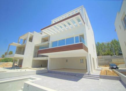 Proprietà commerciale per 2 500 000 euro a Paphos, Cipro