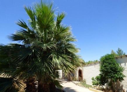 Villa for 695 000 euro in Larnaca, Cyprus