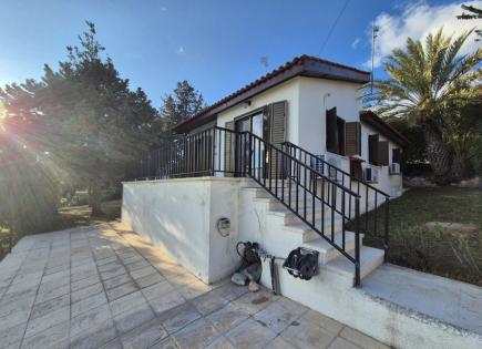 Bungalow for 265 000 euro in Paphos, Cyprus