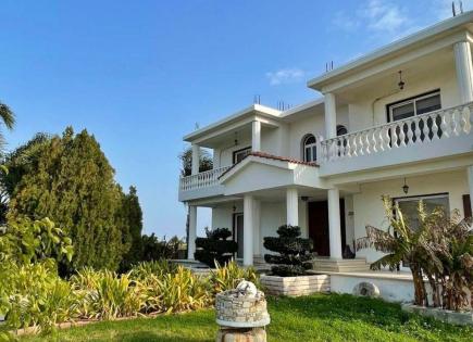 Villa for 595 000 euro in Larnaca, Cyprus