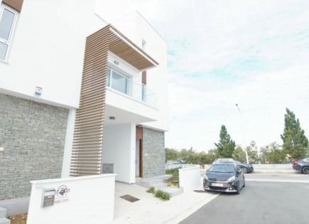 Villa for 900 000 euro in Paphos, Cyprus