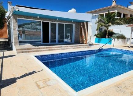 Bungalow for 750 000 euro in Paphos, Cyprus