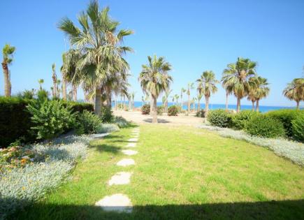 Bungalow for 1 000 000 euro in Paphos, Cyprus