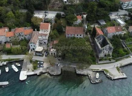 Grundstück für 1 400 000 euro in Dobrota, Montenegro