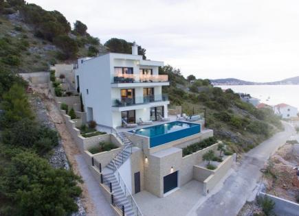 Villa for 2 600 000 euro in Rogoznica, Croatia