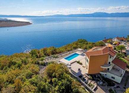 Villa for 2 100 000 euro in Kraljevica, Croatia