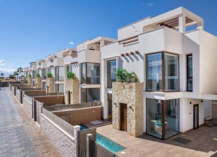 Villa for 579 000 euro in Ciudad Quesada, Spain