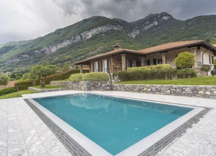 Villa for 2 400 000 euro on Lake Como, Italy