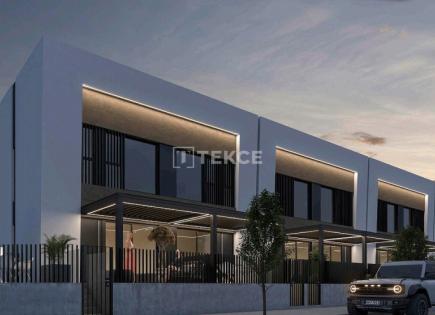 Casa adosada para 259 000 euro en Dolores, España