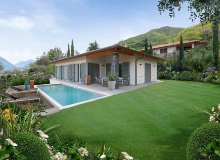Villa for 1 350 000 euro on Lake Como, Italy