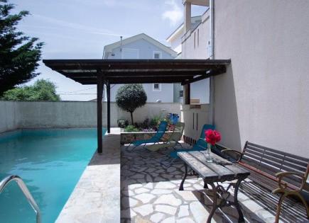 Hotel para 400 000 euro en Krimovica, Montenegro