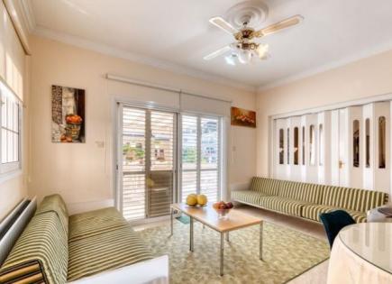 Villa for 1 100 000 euro in Larnaca, Cyprus