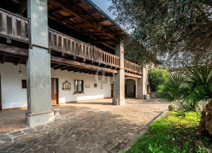 Manor for 980 000 euro by Lake Iseo, Italy