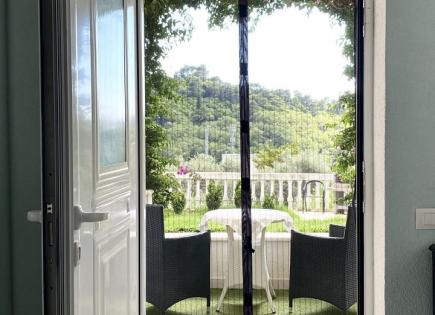 Flat for 180 000 euro in Petrovac, Montenegro