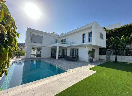 House for 15 000 euro per month in Agios Athanasios, Cyprus