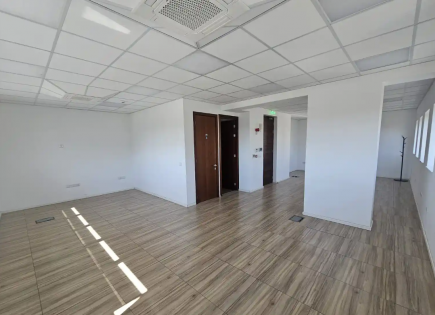 Office for 2 800 euro per month in Mesa Geitonia, Cyprus