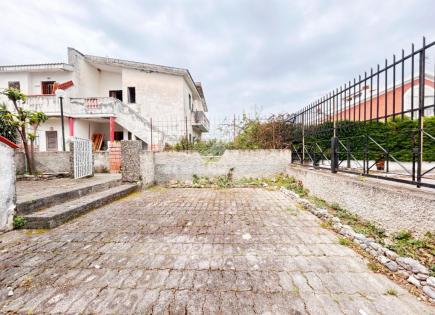 Casa adosada para 30 000 euro en Scalea, Italia