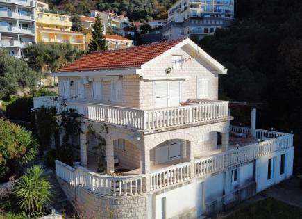 Haus für 2 400 euro pro Monat in Sveti Stefan, Montenegro