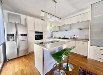 Apartamento para 260 000 euro en Sveti Stefan, Montenegro