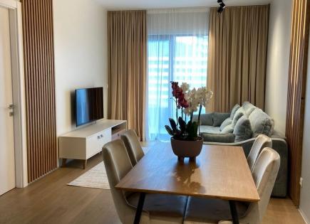 Apartamento para 1 300 euro por mes en Becici, Montenegro