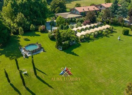 Villa for 3 700 000 euro in Varese, Italy