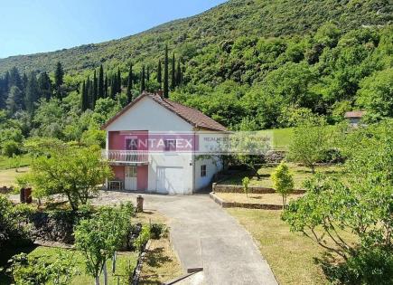 Villa für 250 000 euro in Igalo, Montenegro