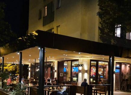 Propiedad comercial para 919 315 euro en Podgorica, Montenegro