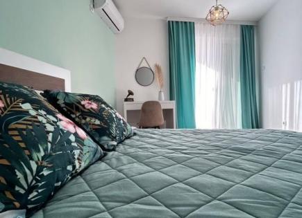 Flat for 180 000 euro in Petrovac, Montenegro
