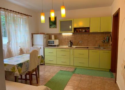Flat for 127 000 euro in Petrovac, Montenegro