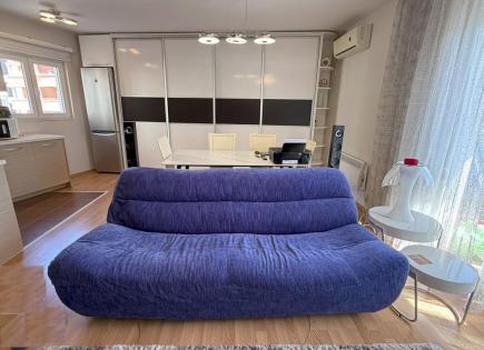 Wohnung für 235 000 euro in Becici, Montenegro