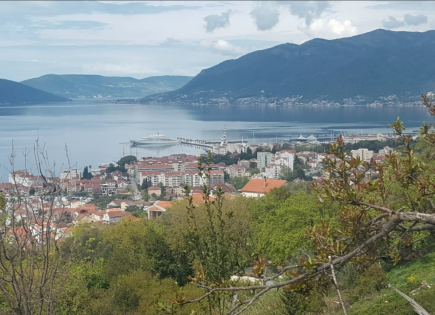 Terrain pour 90 000 Euro à Tivat, Monténégro