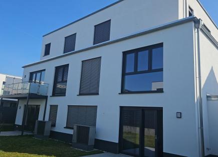 Cottage for 1 870 000 euro in Koeln, Germany