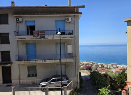 Bureau pour 119 000 Euro à Cetraro, Italie