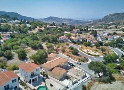 Bungalow for 1 100 000 euro in Paphos, Cyprus